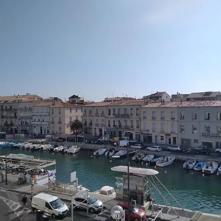 Grand T2 Au Coeur De Avec Vue Sur Quais Et Mer Sete
